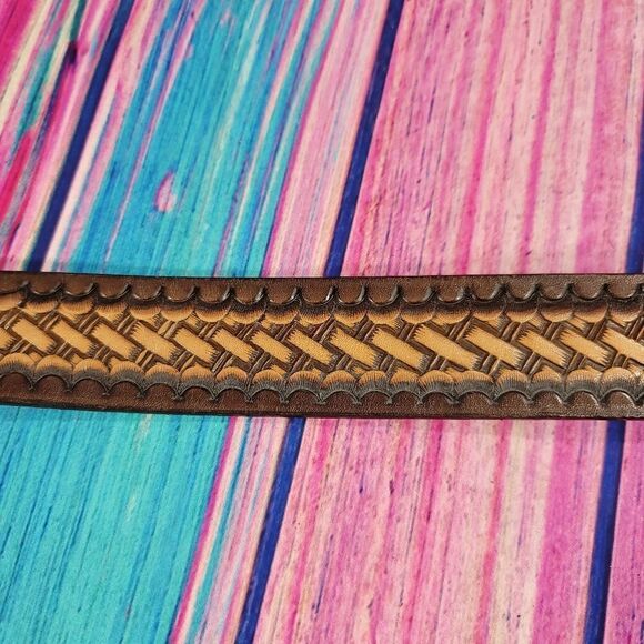 🔷️Genuine Leather Belt with Scallops and Basket Weave Size 40 (1011) - Picture 2 of 4